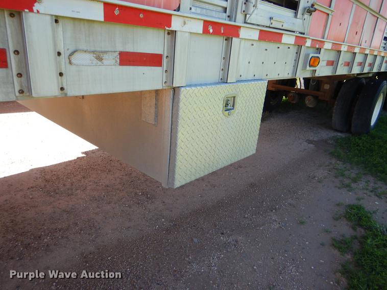 image for item FT9513 1999 Wilson ISAL-303P livestock trailer