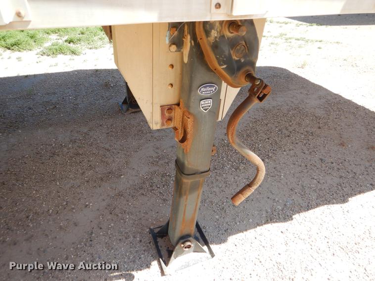 image for item FT9513 1999 Wilson ISAL-303P livestock trailer