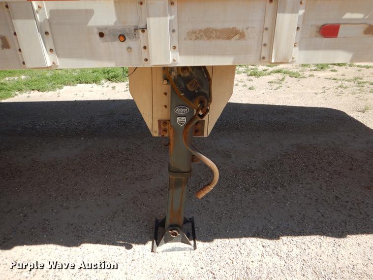 image for item FT9513 1999 Wilson ISAL-303P livestock trailer