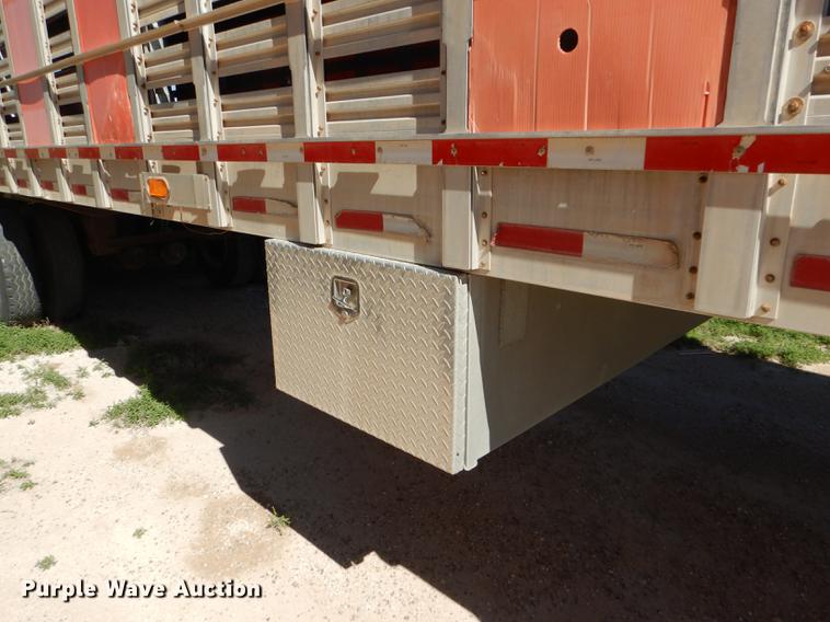image for item FT9513 1999 Wilson ISAL-303P livestock trailer