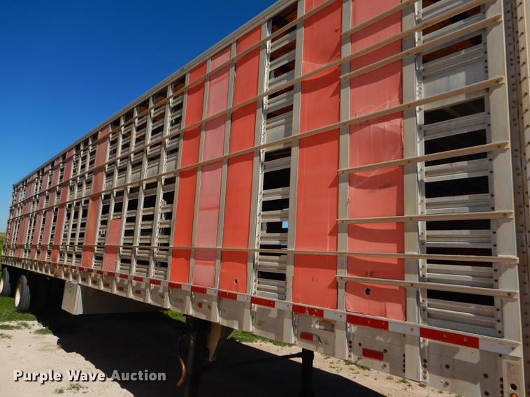 image for item FT9513 1999 Wilson ISAL-303P livestock trailer