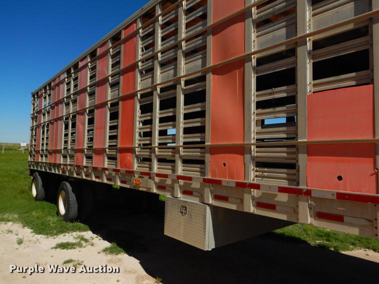 image for item FT9513 1999 Wilson ISAL-303P livestock trailer