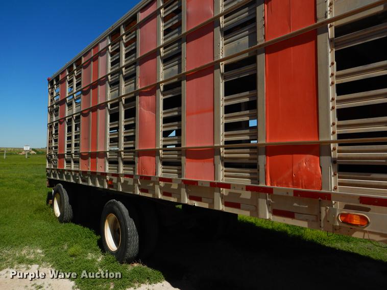 image for item FT9513 1999 Wilson ISAL-303P livestock trailer