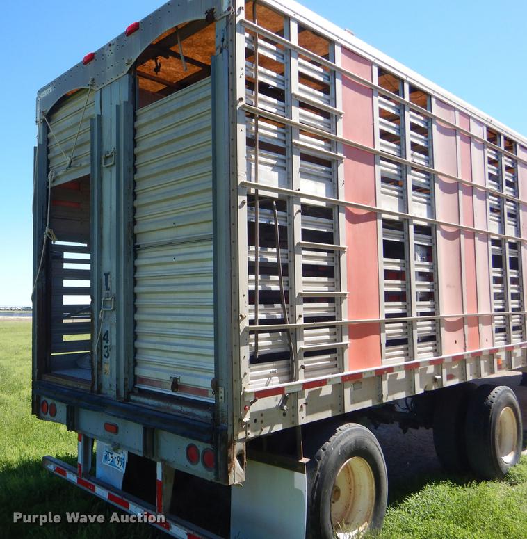 image for item FT9513 1999 Wilson ISAL-303P livestock trailer