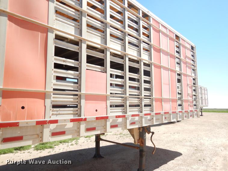 image for item FT9513 1999 Wilson ISAL-303P livestock trailer