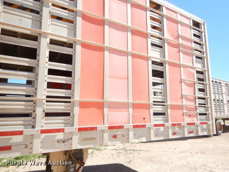 image for item FT9513 1999 Wilson ISAL-303P livestock trailer