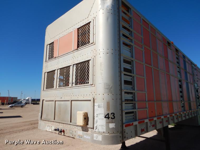 image for item FT9513 1999 Wilson ISAL-303P livestock trailer