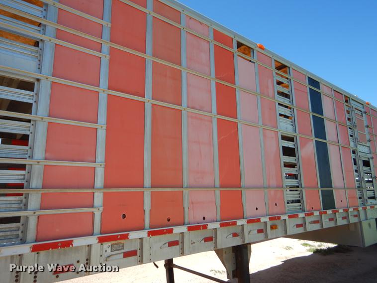 image for item FT9513 1999 Wilson ISAL-303P livestock trailer