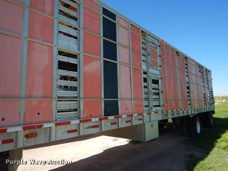 image for item FT9513 1999 Wilson ISAL-303P livestock trailer