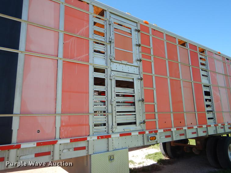 image for item FT9513 1999 Wilson ISAL-303P livestock trailer