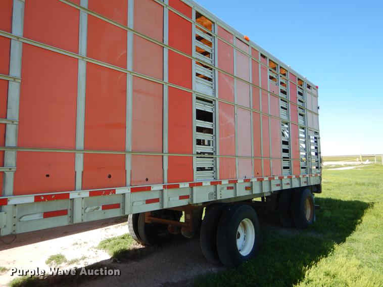 image for item FT9513 1999 Wilson ISAL-303P livestock trailer