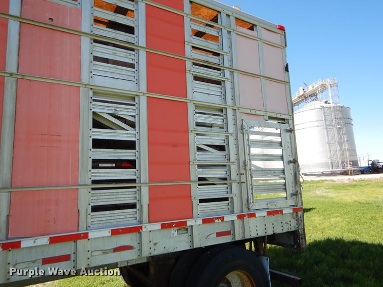 image for item FT9513 1999 Wilson ISAL-303P livestock trailer