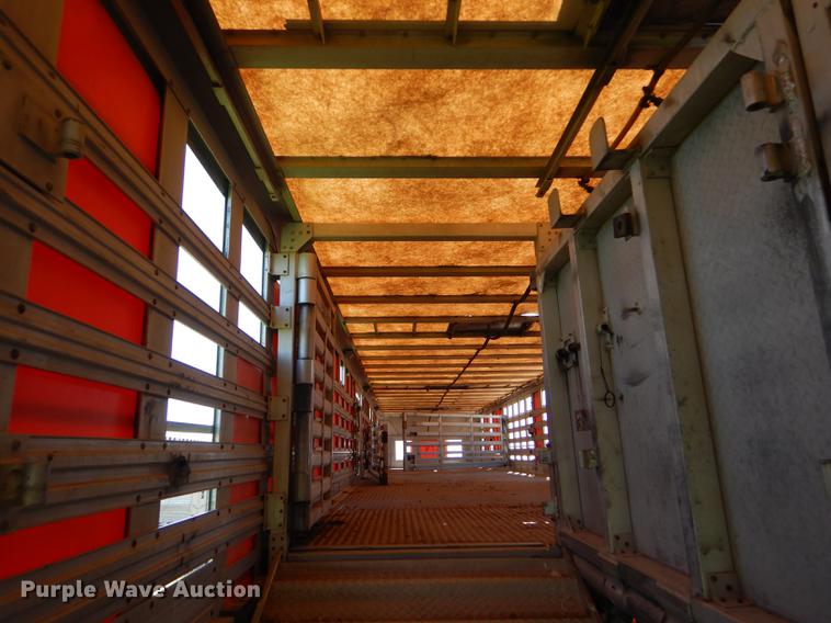 image for item FT9513 1999 Wilson ISAL-303P livestock trailer