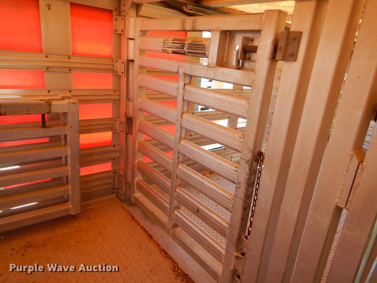 image for item FT9513 1999 Wilson ISAL-303P livestock trailer