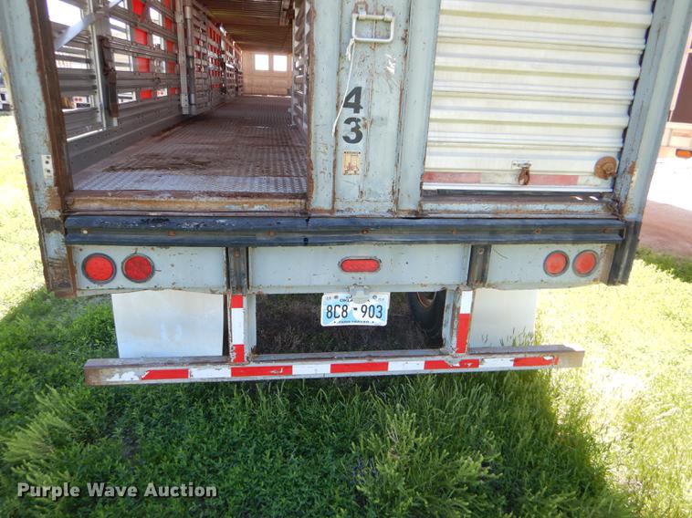 image for item FT9513 1999 Wilson ISAL-303P livestock trailer