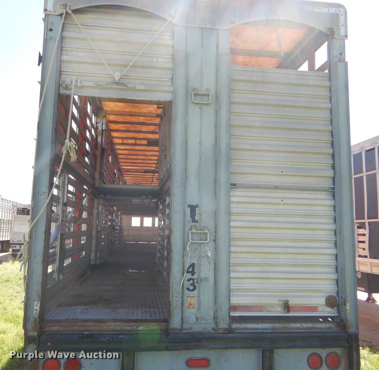 image for item FT9513 1999 Wilson ISAL-303P livestock trailer