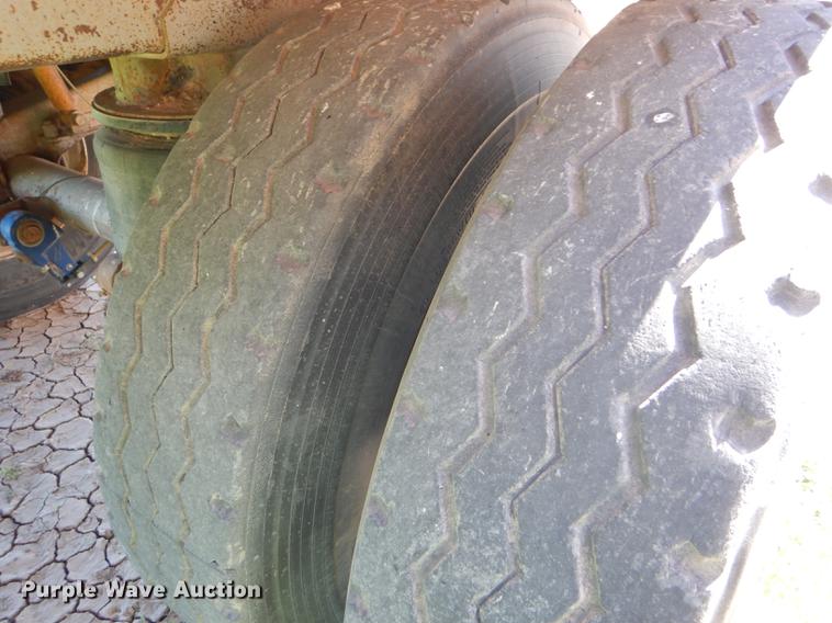 image for item FT9513 1999 Wilson ISAL-303P livestock trailer