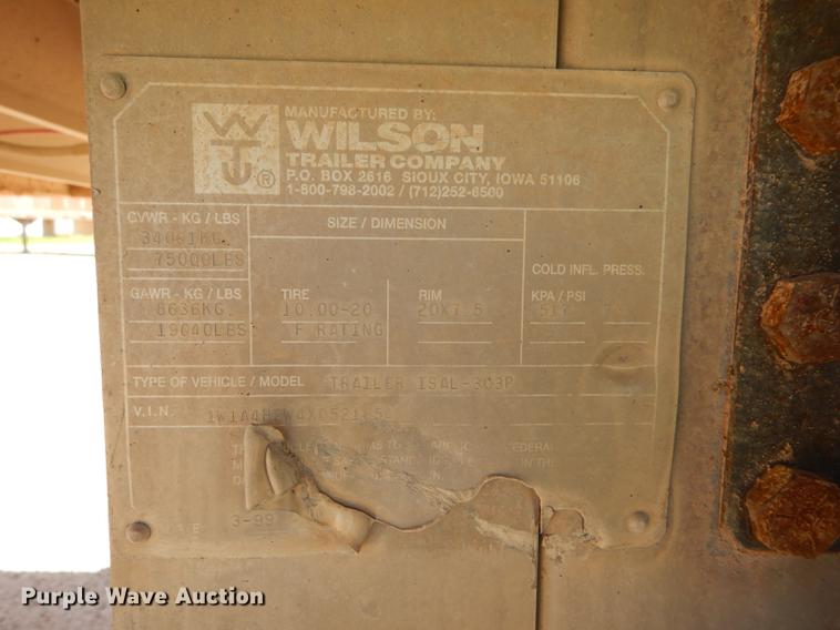 image for item FT9513 1999 Wilson ISAL-303P livestock trailer