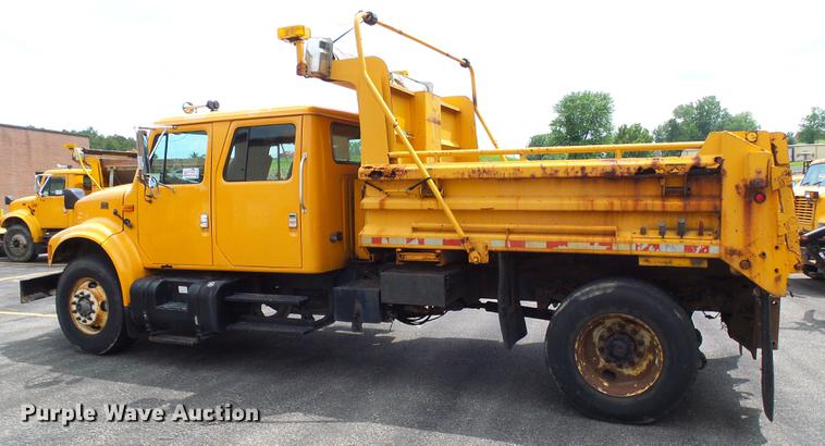 image for item DB2165 2002 International 4900 dump truck