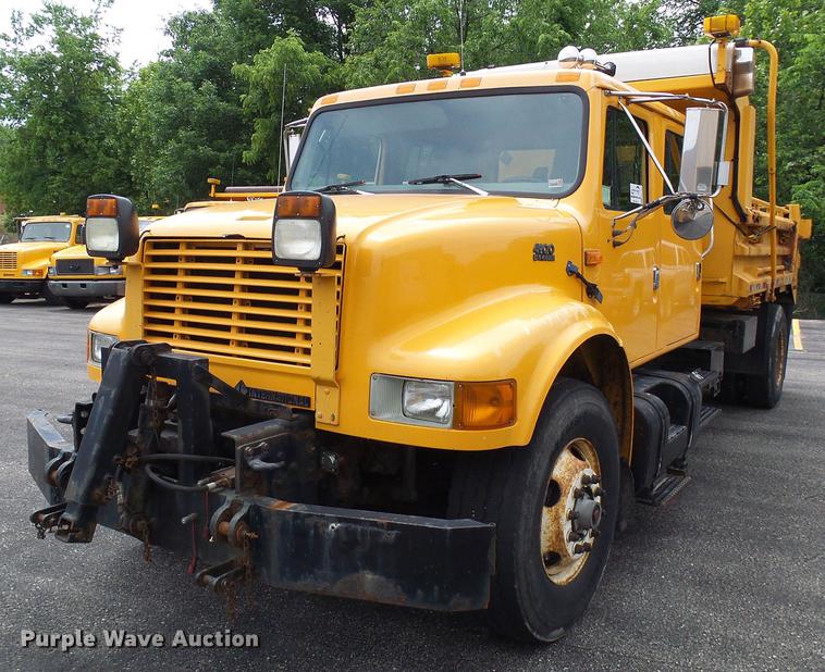 image for item DB2165 2002 International 4900 dump truck