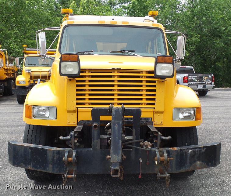 image for item DB2165 2002 International 4900 dump truck