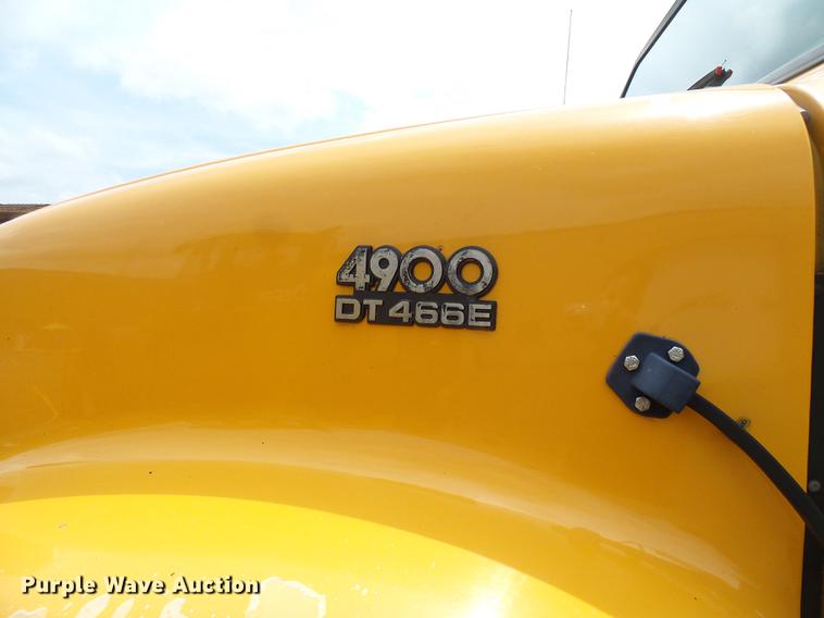 image for item DB2165 2002 International 4900 dump truck