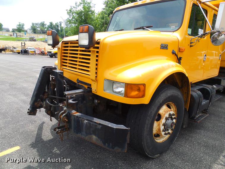 image for item DB2165 2002 International 4900 dump truck