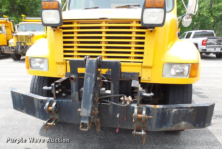 image for item DB2165 2002 International 4900 dump truck