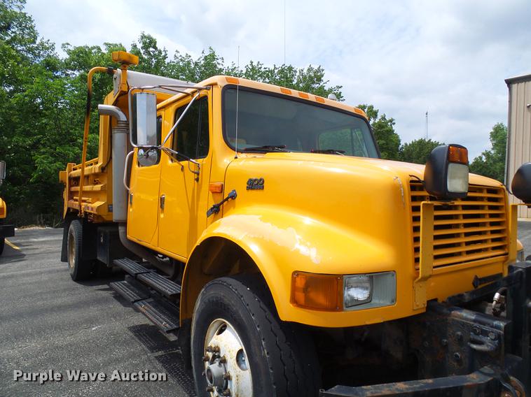 image for item DB2165 2002 International 4900 dump truck