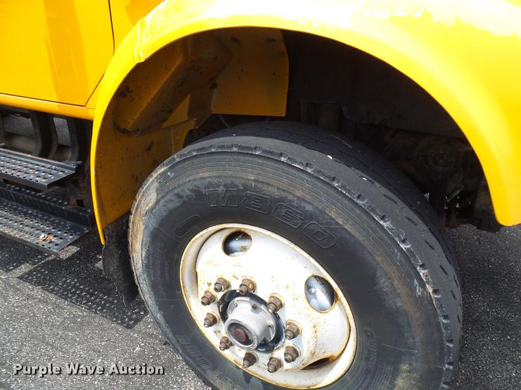 image for item DB2165 2002 International 4900 dump truck