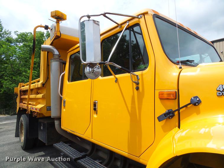 image for item DB2165 2002 International 4900 dump truck