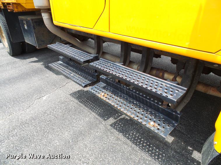 image for item DB2165 2002 International 4900 dump truck