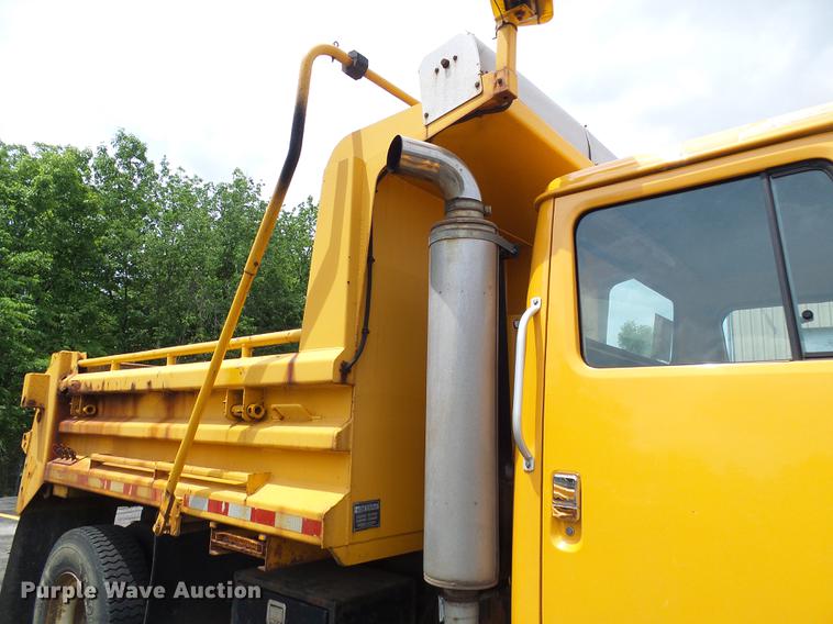 image for item DB2165 2002 International 4900 dump truck