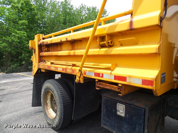 image for item DB2165 2002 International 4900 dump truck