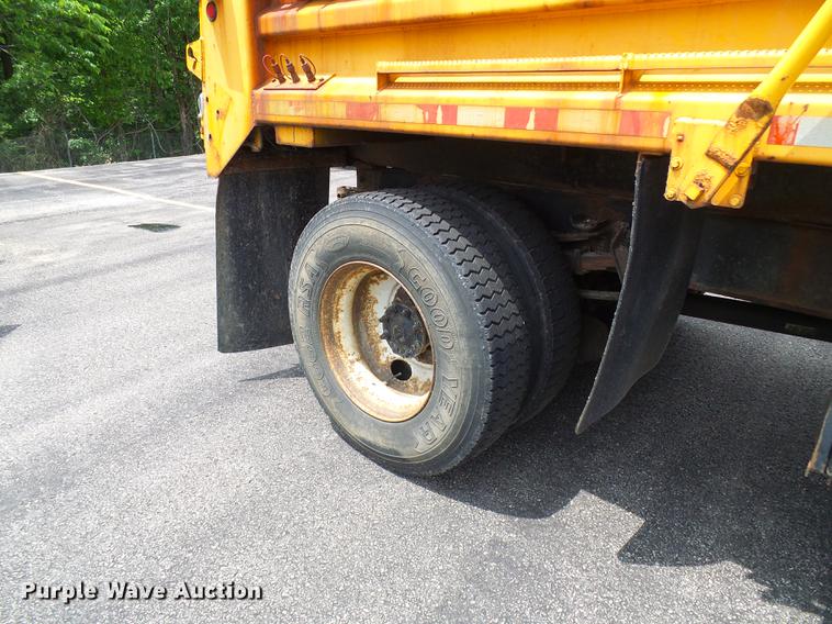 image for item DB2165 2002 International 4900 dump truck