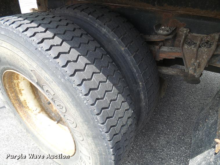 image for item DB2165 2002 International 4900 dump truck