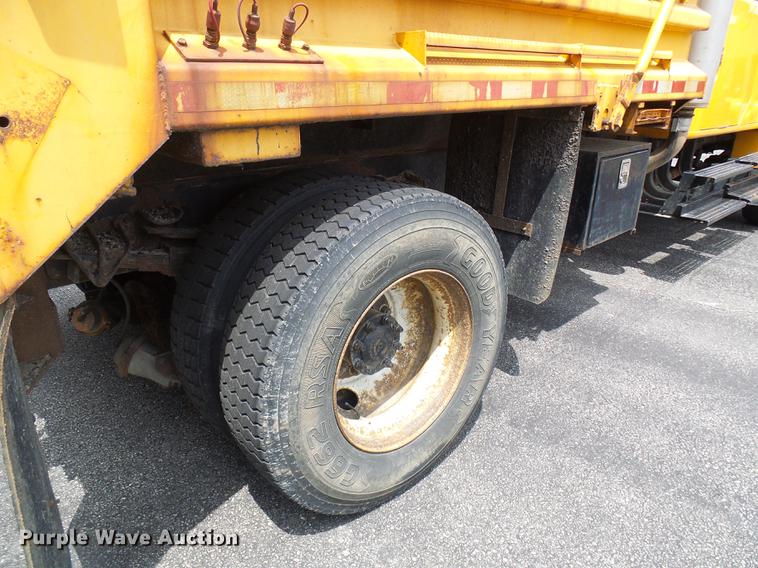 image for item DB2165 2002 International 4900 dump truck