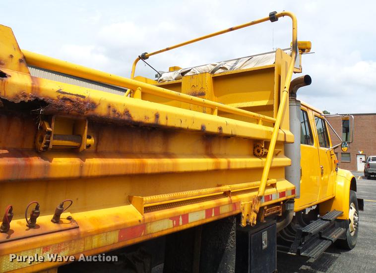 image for item DB2165 2002 International 4900 dump truck