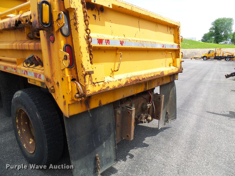 image for item DB2165 2002 International 4900 dump truck