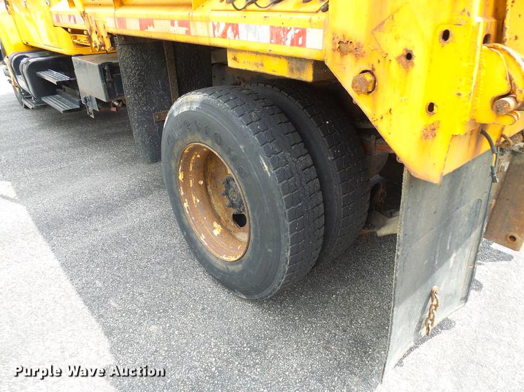 image for item DB2165 2002 International 4900 dump truck