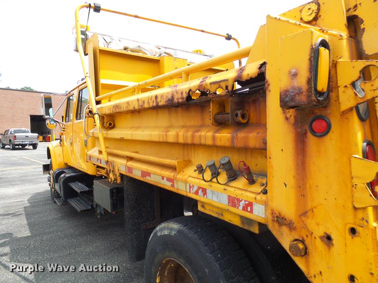 image for item DB2165 2002 International 4900 dump truck