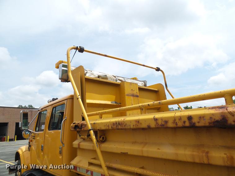 image for item DB2165 2002 International 4900 dump truck