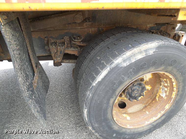 image for item DB2165 2002 International 4900 dump truck