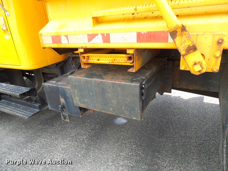 image for item DB2165 2002 International 4900 dump truck