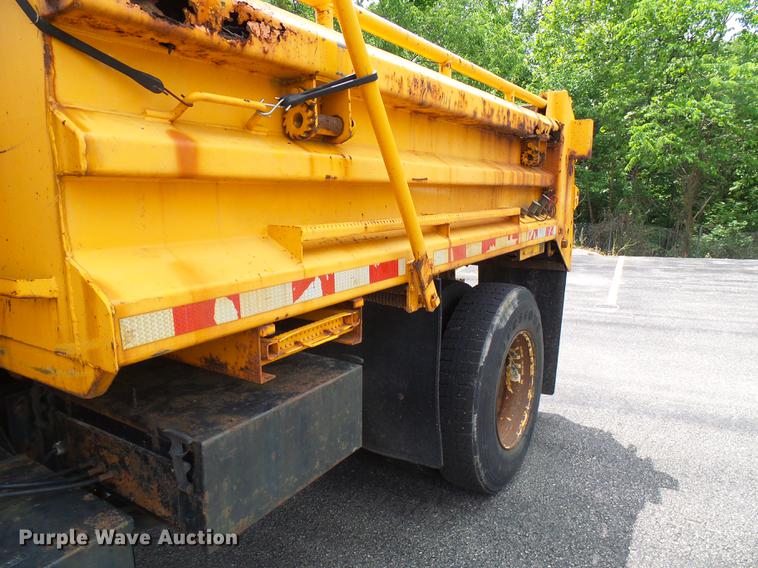 image for item DB2165 2002 International 4900 dump truck