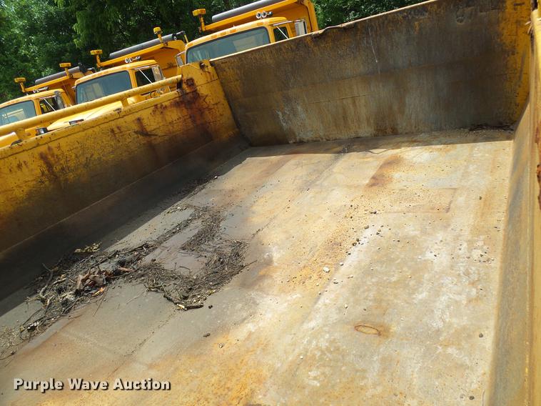 image for item DB2165 2002 International 4900 dump truck