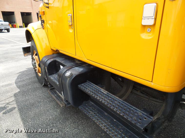 image for item DB2165 2002 International 4900 dump truck