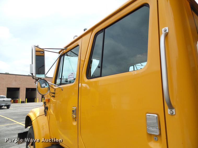 image for item DB2165 2002 International 4900 dump truck