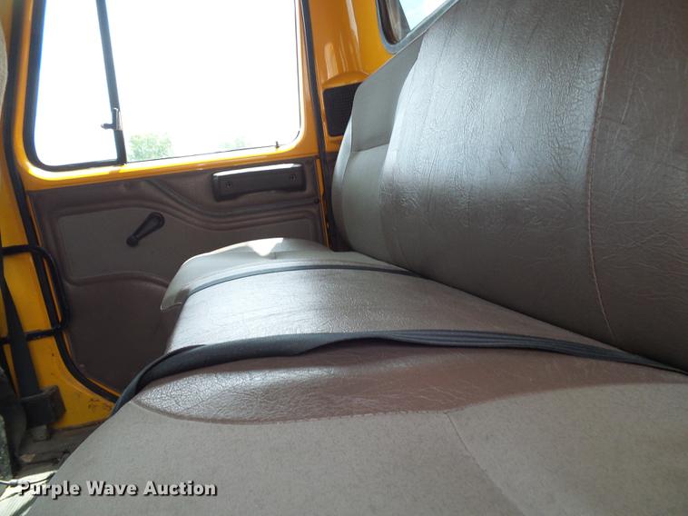 image for item DB2165 2002 International 4900 dump truck