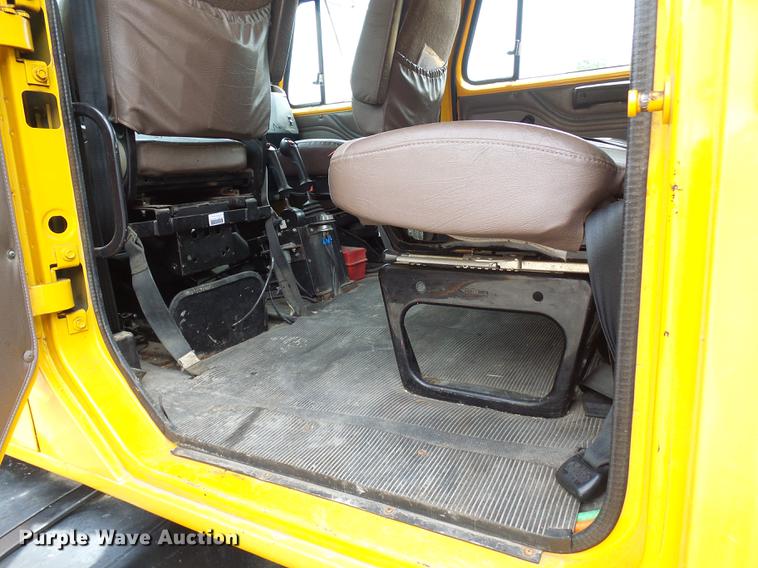 image for item DB2165 2002 International 4900 dump truck